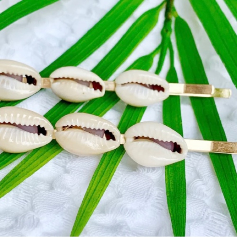TRIPLE PUKA SHELL HAIR PINS